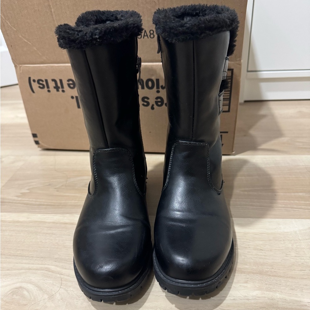 Aquatherm Black Faux Leather and Faux fur lined boots